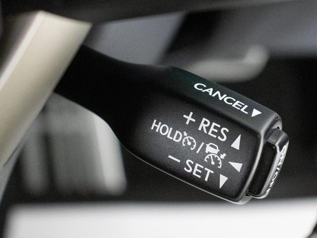 レーダークルーズコントロール　　ミリ波レーダーと単眼カメラで先行車を認識し、車速に応じた車間距離を保ちながら追従走行を支援します。