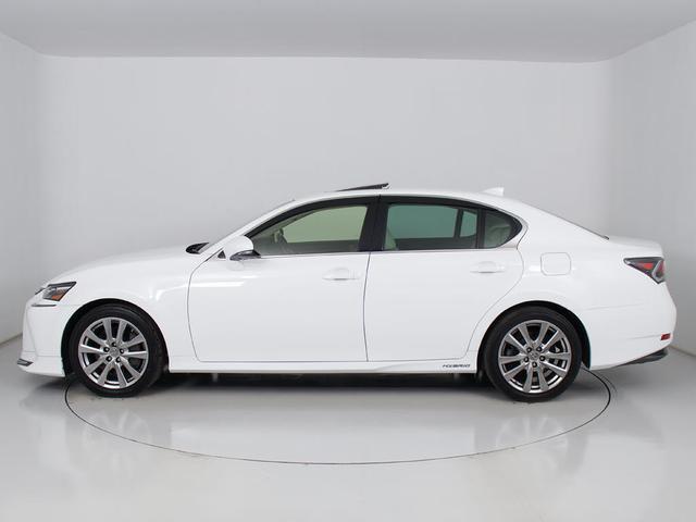 サイドビューで御座います。綺麗な車両であることがお分かりいただけるかと存じます。