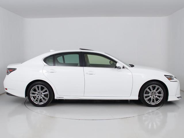 サイドビューで御座います。綺麗な車両であることがお分かりいただけるかと存じます。