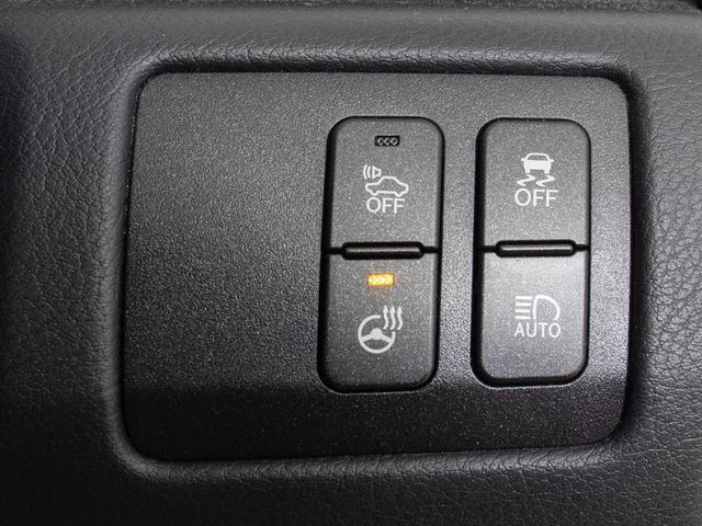 ★使いやすさや安全性を追求したステアリング周り！高級車ゆえにスイッチ類が多いのも特徴ですね！考え尽くされた配置ですぐに使いこなす事が出来ますのでご安心下さい！是非、体感してみて下さい！！