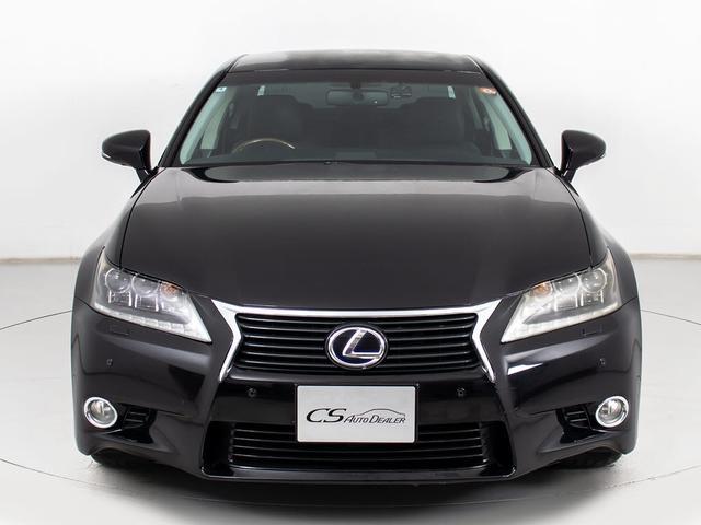 フロントビューの存在感をご覧ください！！ヘッドライトは視界良好のライト、さらにフォグライト搭載。デザイン性も高いのが特権です。