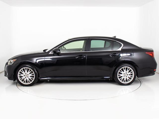 サイドビューで御座います。綺麗な車両であることがお分かりいただけるかと存じます。