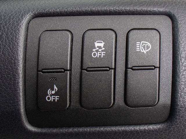★使いやすさや安全性を追求したステアリング周り！高級車ゆえにスイッチ類が多いのも特徴ですね！考え尽くされた配置ですぐに使いこなす事が出来ますのでご安心下さい！是非、体感してみて下さい！！