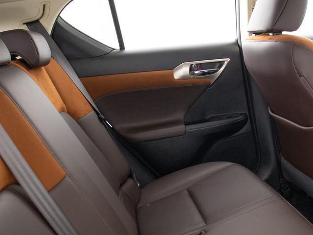 ＣＴ ＣＴ２００ｈ　バージョンＣ　（禁煙車）（最終後期型）（点検記録簿１３枚）（全画面ＳＤナビ）（レクサスセーフティシステム＋）（レーダークルーズ）（プリクラッシュ）（クリアランスソナー）（シートヒーター）（ハーフレザーシート）（32枚目）