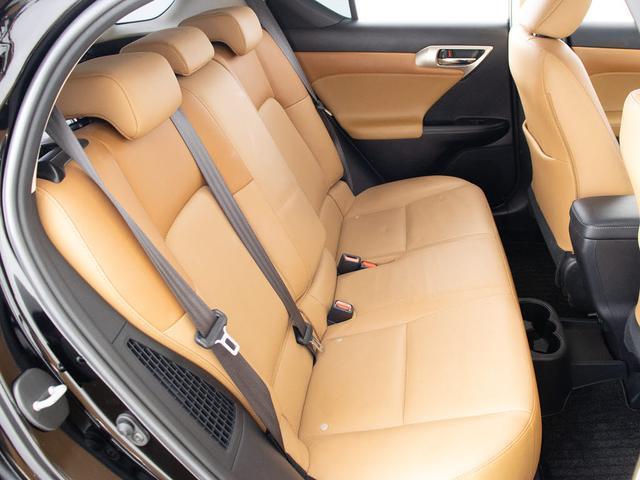 ＣＴ ＣＴ２００ｈ　バージョンＬ　（整備点検記録簿１１枚）（最終後期型）（全画面ＳＤナビ）（サンルーフ）（セーフティシステム）（レーダークルーズ）（衝突軽減）（ＬＤＡ）（新品タイヤ）（本革）（シートヒーター）（クリアランスソナー）（29枚目）