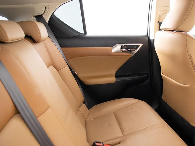 ＣＴ ＣＴ２００ｈ　バージョンＬ　（整備点検記録簿１１枚）（最終後期型）（全画面ＳＤナビ）（サンルーフ）（セーフティシステム）（レーダークルーズ）（衝突軽減）（ＬＤＡ）（新品タイヤ）（本革）（シートヒーター）（クリアランスソナー）（31枚目）