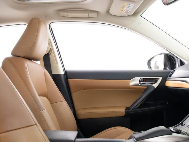 ＣＴ ＣＴ２００ｈ　バージョンＬ　（整備点検記録簿１１枚）（最終後期型）（全画面ＳＤナビ）（サンルーフ）（セーフティシステム）（レーダークルーズ）（衝突軽減）（ＬＤＡ）（新品タイヤ）（本革）（シートヒーター）（クリアランスソナー）（32枚目）