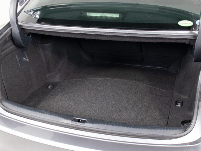 ＩＳ ＩＳ３００ｈ　バージョンＬ　（禁煙車）（サンルーフ）（黒本革）（シートヒーター）（エアシート）（パワーシート）（コーナービューカメラ）（ＬＥＤヘッドライト）（オートクルーズ）（ＳＤナビ）（バックモニター）（Ｂｌｕｅｔｏｏｔｈ）（19枚目）