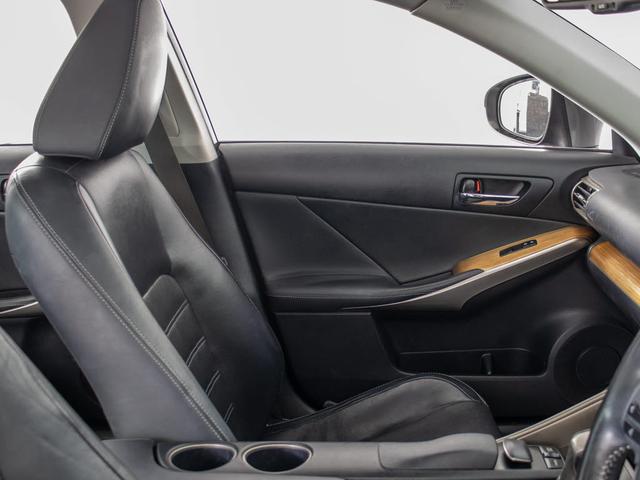 ＩＳ ＩＳ３００ｈ　バージョンＬ　（禁煙車）（サンルーフ）（黒本革）（シートヒーター）（エアシート）（パワーシート）（コーナービューカメラ）（ＬＥＤヘッドライト）（オートクルーズ）（ＳＤナビ）（バックモニター）（Ｂｌｕｅｔｏｏｔｈ）（26枚目）