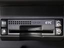 コンソール内一体型のビルトインETC装備!見た目の部分も良いですが、ETCカードの盗難防止になる設置箇所です!料金所の渋滞回避!時間帯・日によって料金の軽減を受けられます!ストレス知らずのドライブ!