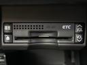 コンソール内一体型のビルトインETC装備!見た目の部分も良いですが、ETCカードの盗難防止になる設置箇所です!料金所の渋滞回避!時間帯・日によって料金の軽減を受けられます!ストレス知らずのドライブ!