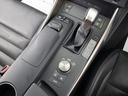 シフト周りです。スッキリとしつつも高級感や操作性を損なわない作りとなっております。