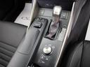 シフト周りです。スッキリとしつつも高級感や操作性を損なわない作りとなっております。