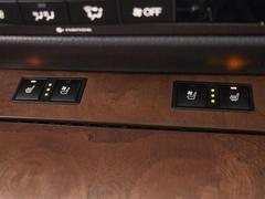 ★快適エアシート＆シートヒーターを装備しています！高級車ならではの装備です！シートが暖まる機能！シートから冷風が出る機能！どちらも付いています！！寒い冬も、暑い夏も快適にご乗車頂けますよ！！ 4