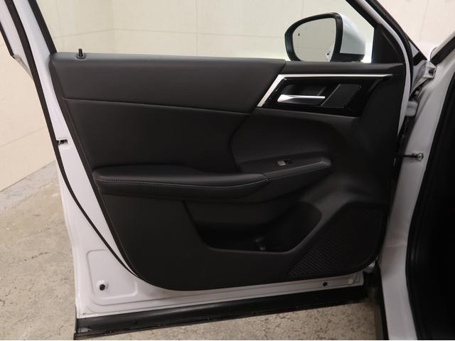 アウトランダーＰＨＥＶ Ｇ　ワンオーナー　フルセグ　全方位モニター　バックカメラ　ＥＴＣ　アクティブヨーコントロール　自動衝突抑止ブレーキ　アダブティブクルーズコントロール　パワーバックドア　純正アルミホイール　ＬＥＤライト（9枚目）