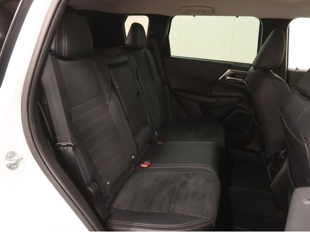 アウトランダーＰＨＥＶ Ｇ　ワンオーナー　フルセグ　全方位モニター　バックカメラ　ＥＴＣ　アクティブヨーコントロール　自動衝突抑止ブレーキ　アダブティブクルーズコントロール　パワーバックドア　純正アルミホイール　ＬＥＤライト（16枚目）