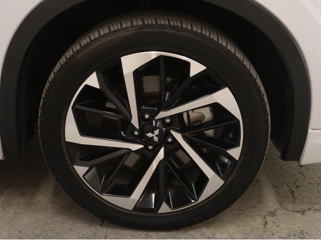 アウトランダーＰＨＥＶ Ｇ　ワンオーナー　フルセグ　全方位モニター　バックカメラ　ＥＴＣ　アクティブヨーコントロール　自動衝突抑止ブレーキ　アダブティブクルーズコントロール　パワーバックドア　純正アルミホイール　ＬＥＤライト（17枚目）