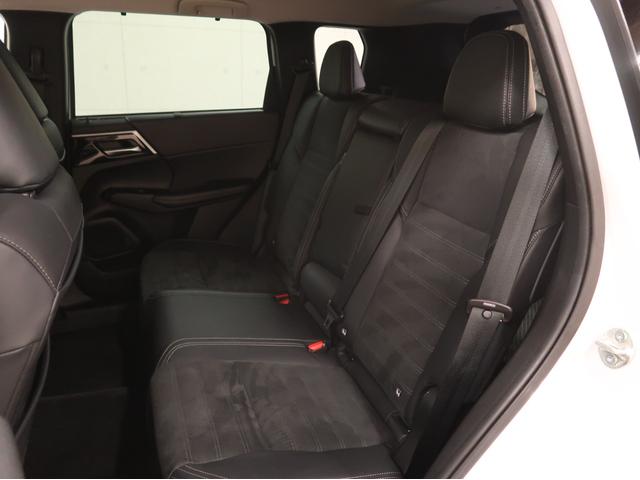 アウトランダーＰＨＥＶ Ｇ　ワンオーナー　フルセグ　全方位モニター　バックカメラ　ＥＴＣ　アクティブヨーコントロール　自動衝突抑止ブレーキ　アダブティブクルーズコントロール　パワーバックドア　純正アルミホイール　ＬＥＤライト（19枚目）