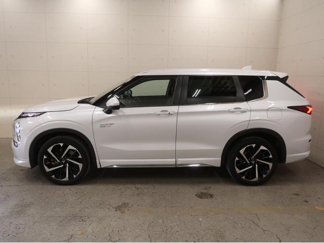 アウトランダーＰＨＥＶ Ｇ　ワンオーナー　フルセグ　全方位モニター　バックカメラ　ＥＴＣ　アクティブヨーコントロール　自動衝突抑止ブレーキ　アダブティブクルーズコントロール　パワーバックドア　純正アルミホイール　ＬＥＤライト（21枚目）