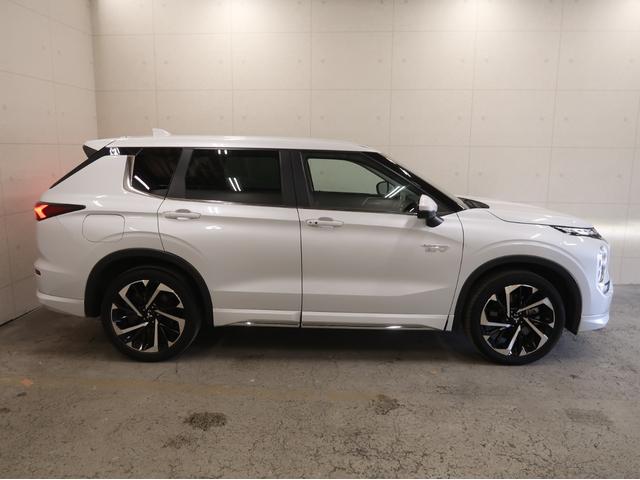 アウトランダーＰＨＥＶ Ｇ　ワンオーナー　フルセグ　全方位モニター　バックカメラ　ＥＴＣ　アクティブヨーコントロール　自動衝突抑止ブレーキ　アダブティブクルーズコントロール　パワーバックドア　純正アルミホイール　ＬＥＤライト（27枚目）