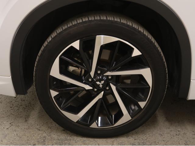 アウトランダーＰＨＥＶ Ｇ　ワンオーナー　フルセグ　全方位モニター　バックカメラ　ＥＴＣ　アクティブヨーコントロール　自動衝突抑止ブレーキ　アダブティブクルーズコントロール　パワーバックドア　純正アルミホイール　ＬＥＤライト（29枚目）