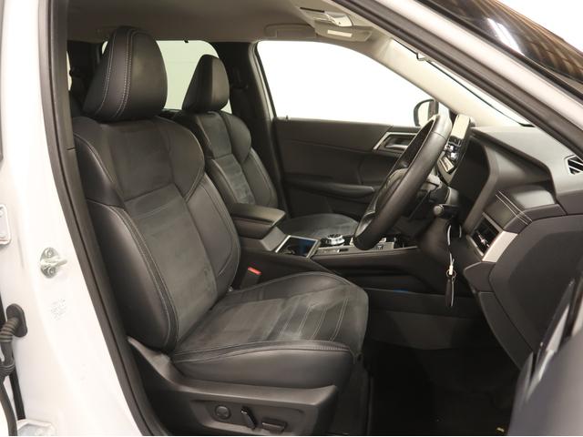 アウトランダーＰＨＥＶ Ｇ　ワンオーナー　フルセグ　全方位モニター　バックカメラ　ＥＴＣ　アクティブヨーコントロール　自動衝突抑止ブレーキ　アダブティブクルーズコントロール　パワーバックドア　純正アルミホイール　ＬＥＤライト（31枚目）