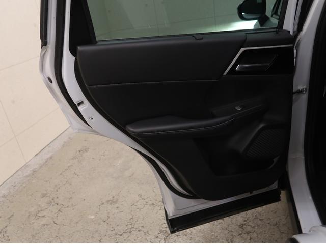 アウトランダーＰＨＥＶ Ｇ　ワンオーナー　フルセグ　全方位モニター　バックカメラ　ＥＴＣ　アクティブヨーコントロール　自動衝突抑止ブレーキ　アダブティブクルーズコントロール　パワーバックドア　純正アルミホイール　ＬＥＤライト（33枚目）