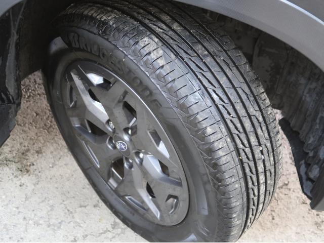 フォレスター Ｘ－ブレイク　パワーリヤゲート　リヤビークル　フロント／サイドカメラ　スマートキー　パワーシート　デジタルミラー　純正ナビ　バックカメラ　前後席シートヒーター　純正アルミホイール　ＥＴＣ（25枚目）