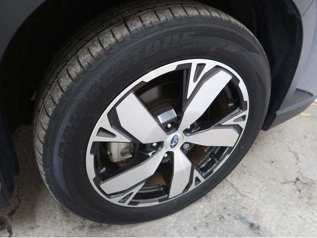 フォレスター アドバンス　パワーリヤゲート　フロント／サイドカメラ　ルーフレール　デジタルミラー　リヤビークル　純正ナビ　バックカメラ　ドラレコ　ＥＴＣ　ステアリングヒーター　シートヒーター　純正アルミホイール（38枚目）