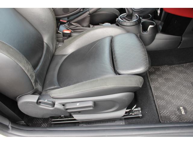 ＭＩＮＩ クーパーＳ　禁煙車　６速ＭＴ車　純正ナビ・ＤＶＤ　ＥＴＣ　Ｂカメラ　ブラックレザーシート　シートヒーター　ヘッドアップディスプレイ　コンフォートアクセス　スマートキー　Ｂｌｕｅｔｏｏｔｈ接続　純正１８インチＡＷ（22枚目）