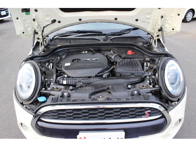 ＭＩＮＩ クーパーＳ　禁煙車　６速ＭＴ車　純正ナビ・ＤＶＤ　ＥＴＣ　Ｂカメラ　ブラックレザーシート　シートヒーター　ヘッドアップディスプレイ　コンフォートアクセス　スマートキー　Ｂｌｕｅｔｏｏｔｈ接続　純正１８インチＡＷ（33枚目）