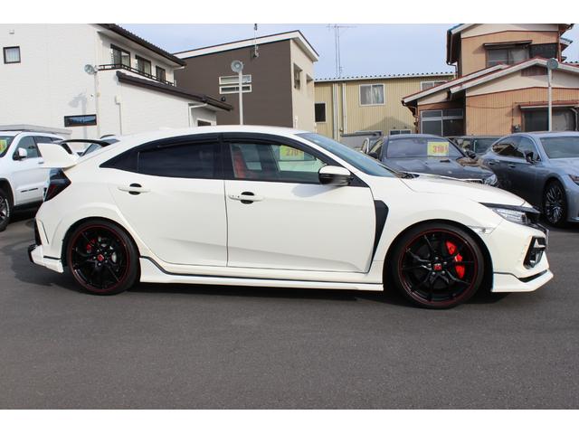 シビック タイプＲ　ＭＴ車　禁煙車　ワンオーナー　ユーザー買取　無限（フルエアロ・ブルーミラー・ドアバイザー・テールランプ）　シーカ製３本出しマフラー　社外ナビ・ＴＶ　スピーカー（ダイヤトーン・ＫＩＣＫＥＲ）　Ｂカメラ（4枚目）