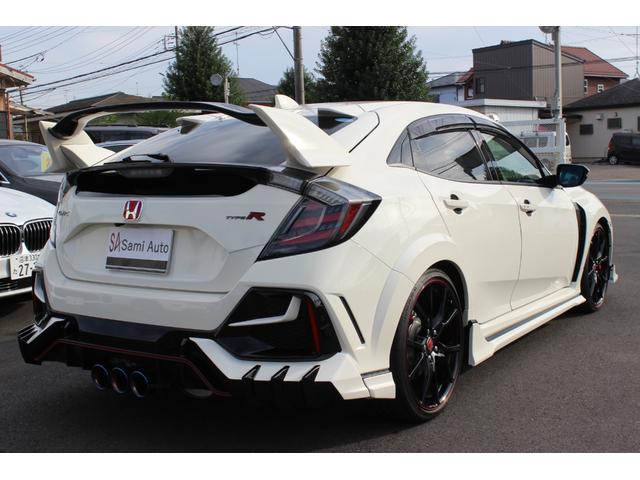 シビック タイプＲ　ＭＴ車　禁煙車　ワンオーナー　ユーザー買取　無限（フルエアロ・ブルーミラー・ドアバイザー・テールランプ）　シーカ製３本出しマフラー　社外ナビ・ＴＶ　スピーカー（ダイヤトーン・ＫＩＣＫＥＲ）　Ｂカメラ（5枚目）