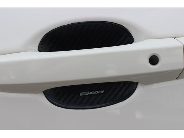 シビック タイプＲ　ＭＴ車　禁煙車　ワンオーナー　ユーザー買取　無限（フルエアロ・ブルーミラー・ドアバイザー・テールランプ）　シーカ製３本出しマフラー　社外ナビ・ＴＶ　スピーカー（ダイヤトーン・ＫＩＣＫＥＲ）　Ｂカメラ（12枚目）