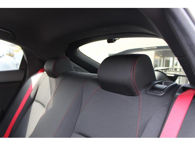 シビック タイプＲ　ＭＴ車　禁煙車　ワンオーナー　ユーザー買取　無限（フルエアロ・ブルーミラー・ドアバイザー・テールランプ）　シーカ製３本出しマフラー　社外ナビ・ＴＶ　スピーカー（ダイヤトーン・ＫＩＣＫＥＲ）　Ｂカメラ（21枚目）