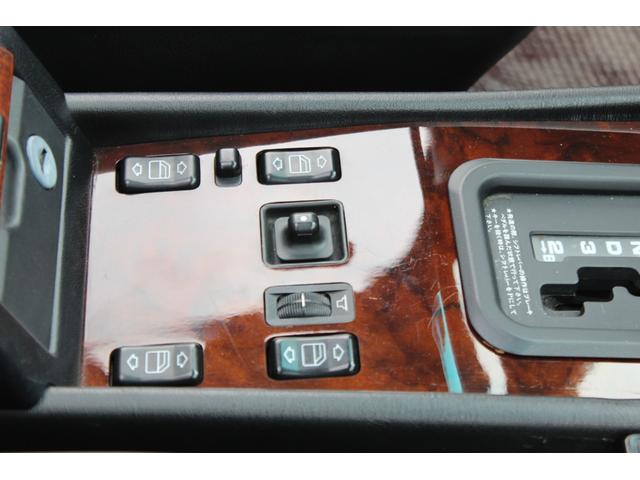 Ｅクラス ５００Ｅ　禁煙車　左ハンドル　ユーザー買取車　ディーラー車　ＰＷ　ＰＳ　ＡＡＣ　シートヒーター　ＥＴＣ　Ｐシート　サンルーフ　純正１６インチＡＷ　ヘッドライトワイパー（21枚目）