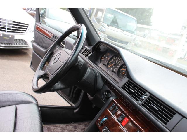 Ｅクラス ５００Ｅ　禁煙車　左ハンドル　ユーザー買取車　ディーラー車　ＰＷ　ＰＳ　ＡＡＣ　シートヒーター　ＥＴＣ　Ｐシート　サンルーフ　純正１６インチＡＷ　ヘッドライトワイパー（24枚目）