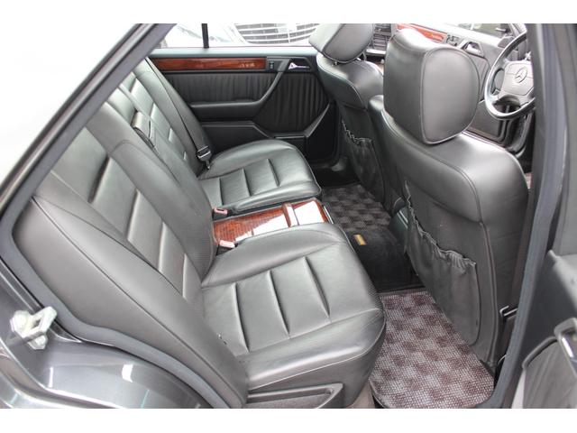 Ｅクラス ５００Ｅ　禁煙車　左ハンドル　ユーザー買取車　ディーラー車　ＰＷ　ＰＳ　ＡＡＣ　シートヒーター　ＥＴＣ　Ｐシート　サンルーフ　純正１６インチＡＷ　ヘッドライトワイパー（26枚目）