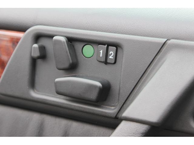 Ｅクラス ５００Ｅ　禁煙車　左ハンドル　ユーザー買取車　ディーラー車　ＰＷ　ＰＳ　ＡＡＣ　シートヒーター　ＥＴＣ　Ｐシート　サンルーフ　純正１６インチＡＷ　ヘッドライトワイパー（30枚目）