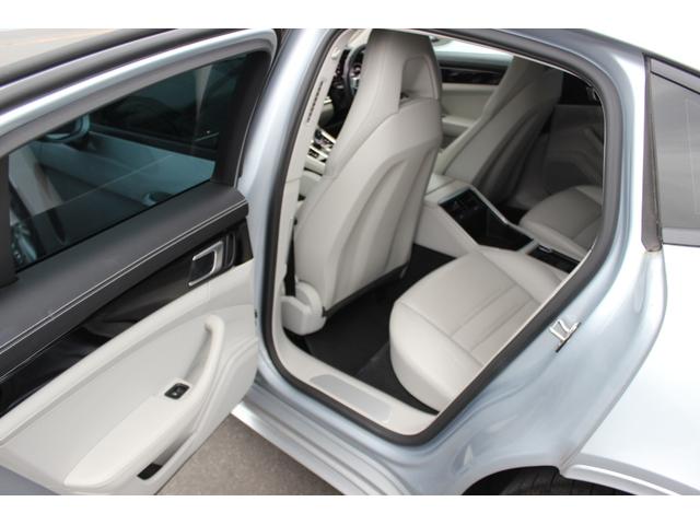 パナメーラ ベースグレード 禁煙車 ツートンレザーインテリアPKG(ブラック&クレヨン) シートヒーター 純正21インチAW Bluetooth接続 Bカメラ ETC ドラレコ レーンキープアシスト(17枚目)