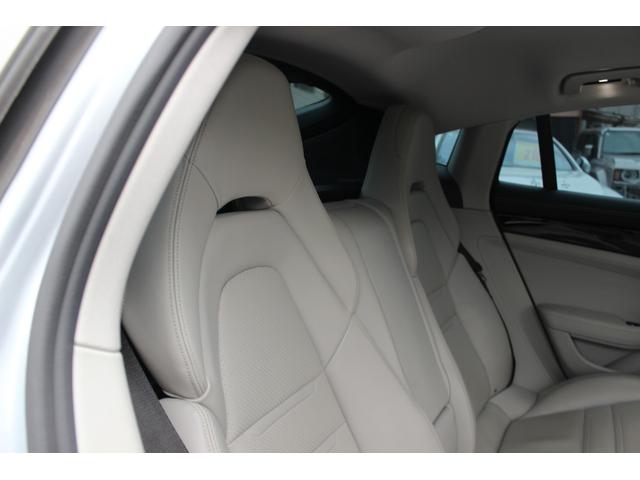 パナメーラ ベースグレード 禁煙車 ツートンレザーインテリアPKG(ブラック&クレヨン) シートヒーター 純正21インチAW Bluetooth接続 Bカメラ ETC ドラレコ レーンキープアシスト(22枚目)