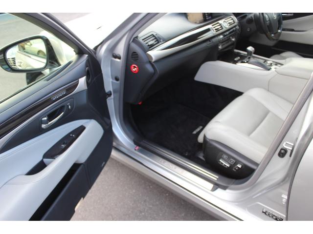 ＬＳ ＬＳ６００ｈ　バージョンＣ　Ｉパッケージ　ユーザー買取車　禁煙車　４ＷＤ　前席イージークローザー　シートヒーター・ベンチレーション　サンルーフ　メモリー付きＰシート　Ｐトランク　純正ナビＴＶ　Ｂｌｕｅｔｏｏｔｈ　ＥＴＣ　Ｂカメラ　ＢＳＭ（12枚目）