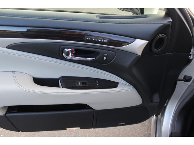 ＬＳ ＬＳ６００ｈ　バージョンＣ　Ｉパッケージ　ユーザー買取車　禁煙車　４ＷＤ　前席イージークローザー　シートヒーター・ベンチレーション　サンルーフ　メモリー付きＰシート　Ｐトランク　純正ナビＴＶ　Ｂｌｕｅｔｏｏｔｈ　ＥＴＣ　Ｂカメラ　ＢＳＭ（13枚目）