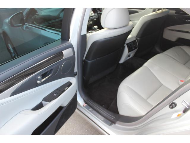 ＬＳ ＬＳ６００ｈ　バージョンＣ　Ｉパッケージ　ユーザー買取車　禁煙車　４ＷＤ　前席イージークローザー　シートヒーター・ベンチレーション　サンルーフ　メモリー付きＰシート　Ｐトランク　純正ナビＴＶ　Ｂｌｕｅｔｏｏｔｈ　ＥＴＣ　Ｂカメラ　ＢＳＭ（19枚目）