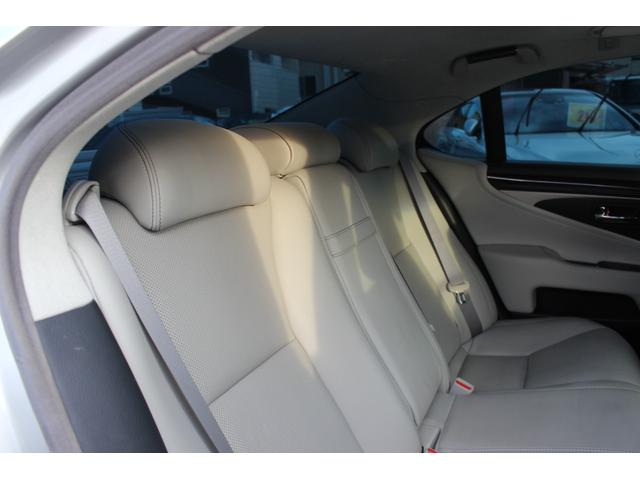 ＬＳ ＬＳ６００ｈ　バージョンＣ　Ｉパッケージ　ユーザー買取車　禁煙車　４ＷＤ　前席イージークローザー　シートヒーター・ベンチレーション　サンルーフ　メモリー付きＰシート　Ｐトランク　純正ナビＴＶ　Ｂｌｕｅｔｏｏｔｈ　ＥＴＣ　Ｂカメラ　ＢＳＭ（28枚目）