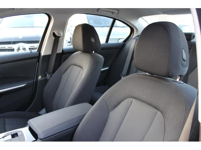 ３シリーズ ３２０ｄ　ｘＤｒｉｖｅ　禁煙車　コンフォートアクセス　クルコン　Ｐトランク　ＬＥＤヘッドライト　純正ナビ　Ｂカメラ　ＥＴＣ　シートヒーター　Ｂｌｕｅｔｏｏｔｈ　ドラレコ　置くだけ充電　純正１７インチＡＷ　ハンドルリモコン（16枚目）