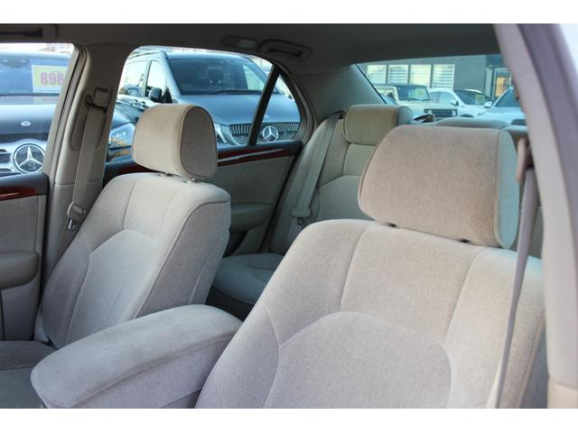 セルシオ Ａ仕様　禁煙車　純正ナビ　純正１６インチＡＷ　電動格納ミラー　クルコン　革巻きハンドル　Ａライト　６ＤＩＳＣ／ＣＤチェンジャー　パワーシート　ＨＩＤヘッドライト　キーレス（12枚目）