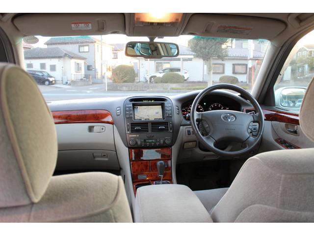 セルシオ Ａ仕様　禁煙車　純正ナビ　純正１６インチＡＷ　電動格納ミラー　クルコン　革巻きハンドル　Ａライト　６ＤＩＳＣ／ＣＤチェンジャー　パワーシート　ＨＩＤヘッドライト　キーレス（16枚目）