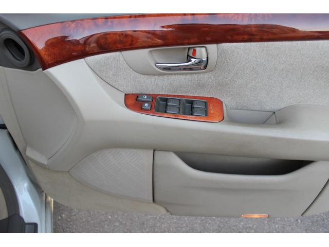 セルシオ Ａ仕様　禁煙車　純正ナビ　純正１６インチＡＷ　電動格納ミラー　クルコン　革巻きハンドル　Ａライト　６ＤＩＳＣ／ＣＤチェンジャー　パワーシート　ＨＩＤヘッドライト　キーレス（22枚目）