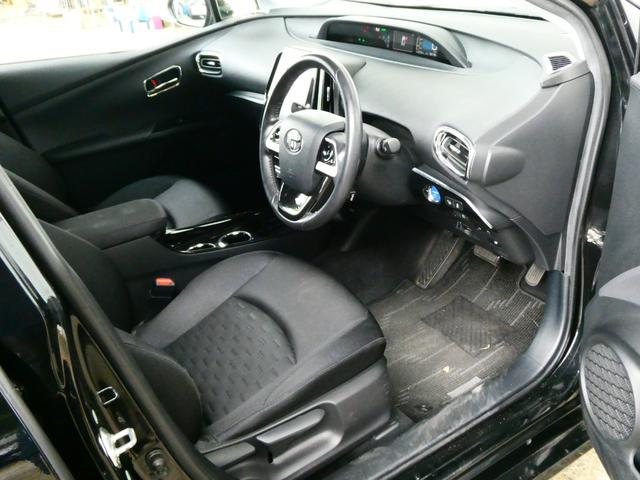 プリウスＰＨＶ Ａ　トヨタセーフティ　レーダークルコン　レーンアシスト　コーナーセンサー　衝突軽減　Ｐアシスト　ＢＳＭ　シートヒーター　ステアヒーター　ビルトインＥＴＣ　Ｂカメラ　純正ＳＤナビ　フルセグ　オートハイビーム（11枚目）